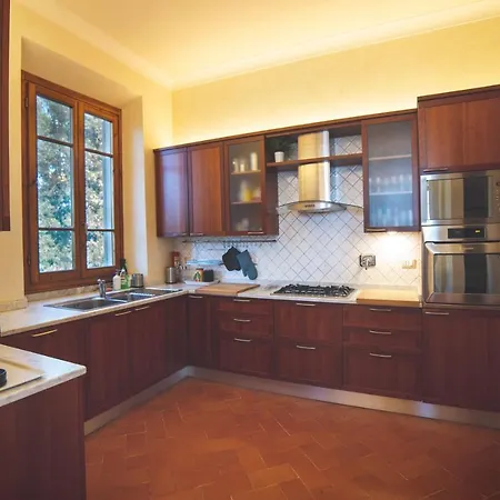 Casa Familiare. Il Canto Dei Poeti *