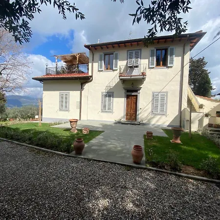Casa Familiare. Il Canto Dei Poeti