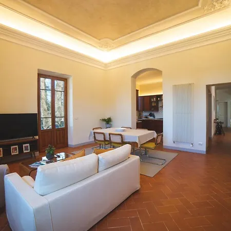 Casa Familiare. Il Canto Dei Poeti