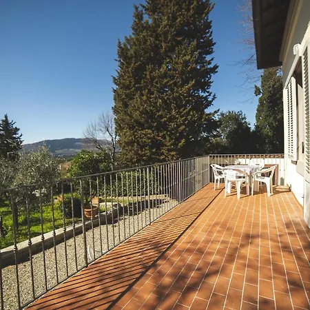 Casa Familiare. Il Canto Dei Poeti Appartement