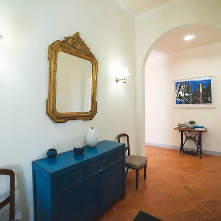 Casa Familiare. Il Canto Dei Poeti