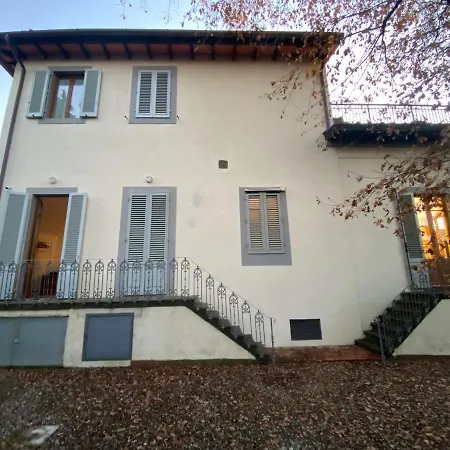 Casa Familiare. Il Canto Dei Poeti *