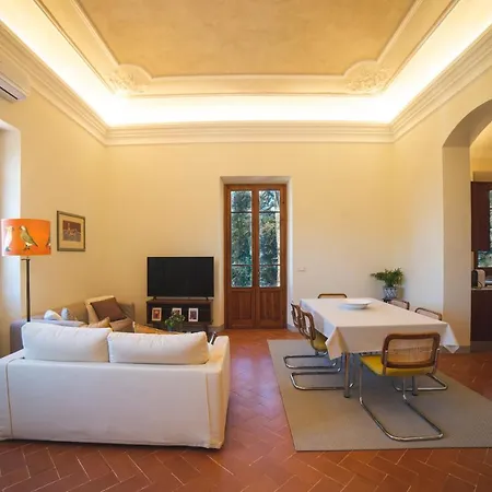 Casa Familiare. Il Canto Dei Poeti