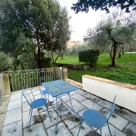 Casa Familiare. Il Canto Dei Poeti